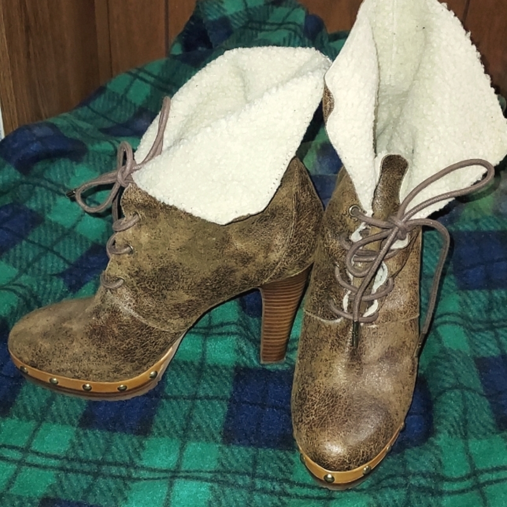 Michael Kors platform bootie 8m